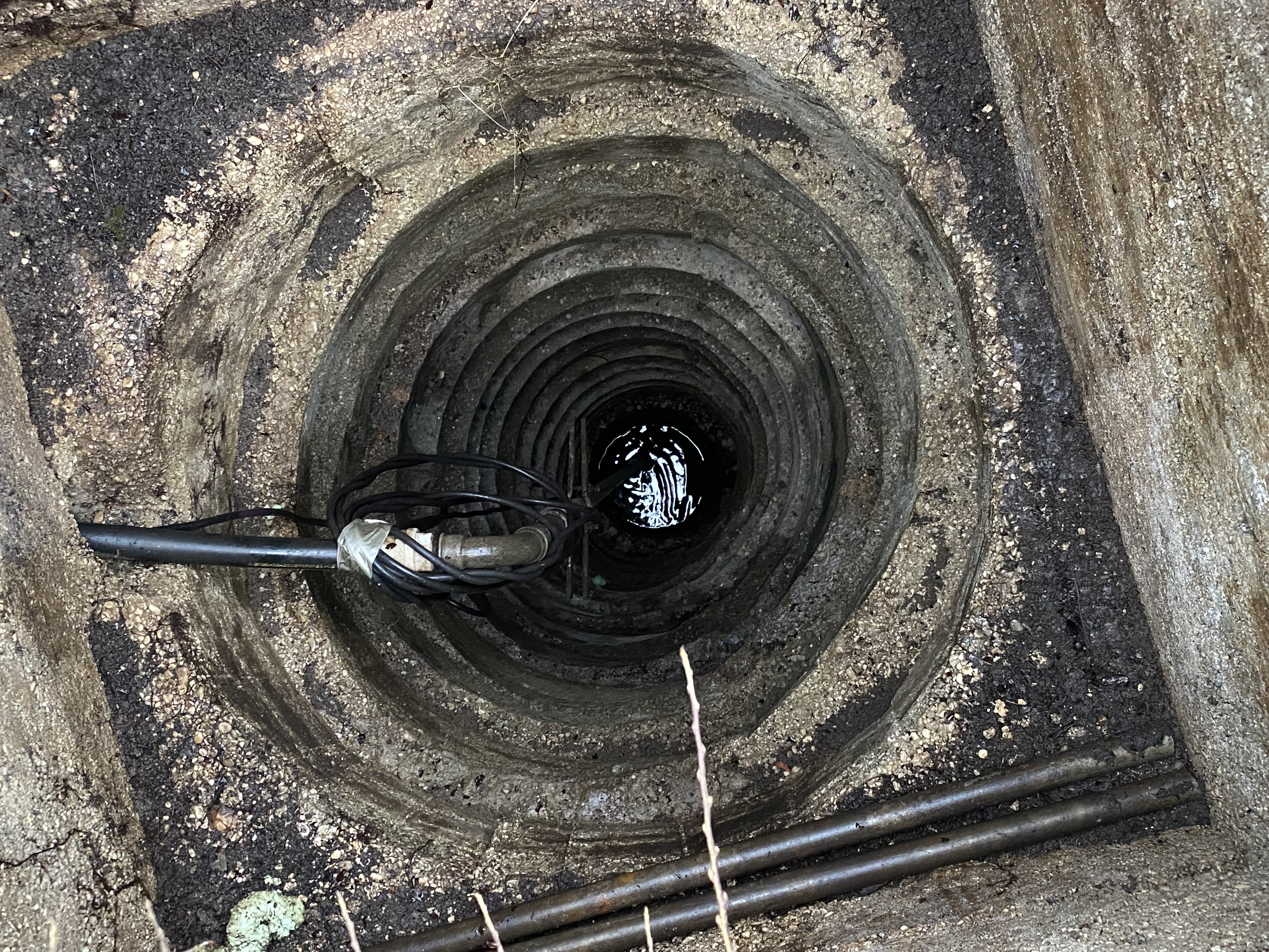 Vertiefen eines alten gegrabenen Brunnen und EInbau einer neuen Brunnenpumpe