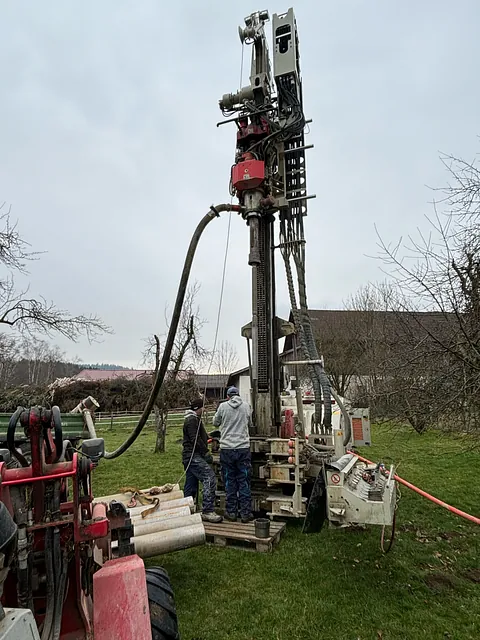 Brunnenbau mit leistungsstarkem Bohrgerät durch Eisenmann Bohr- und Umwelttechnik in Mattighofen, Oberösterreich