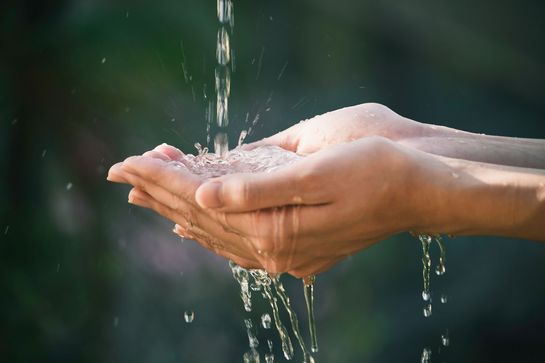 Wasser in den Händen