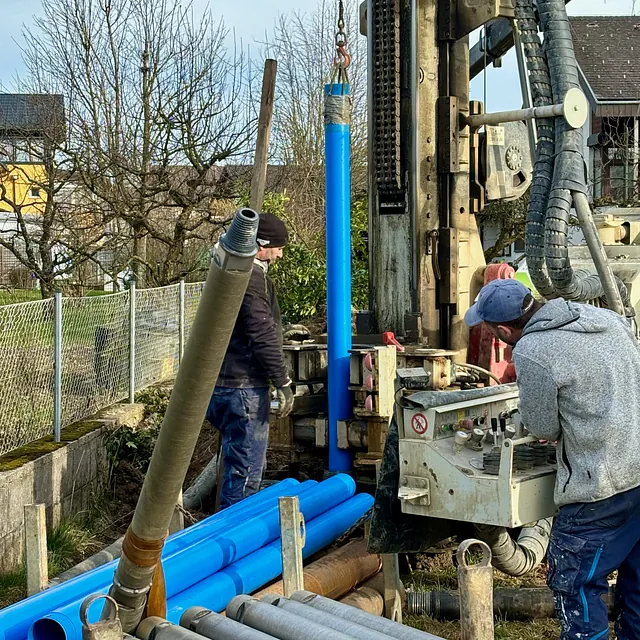 Ausbau des Bohrloch mit einem PVC-Sumpf-, Filter-, und Vollrohr.
